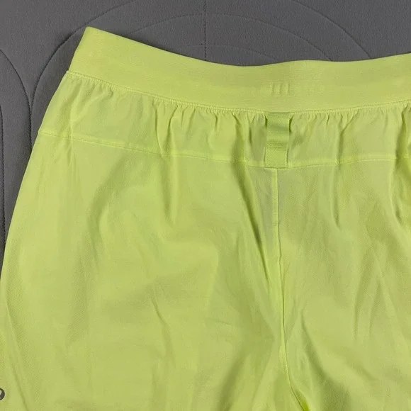Lululemon Men Shorts XL License To Train Neon Yellow Mid Rise Athleisure Running - Picture 12 of 14